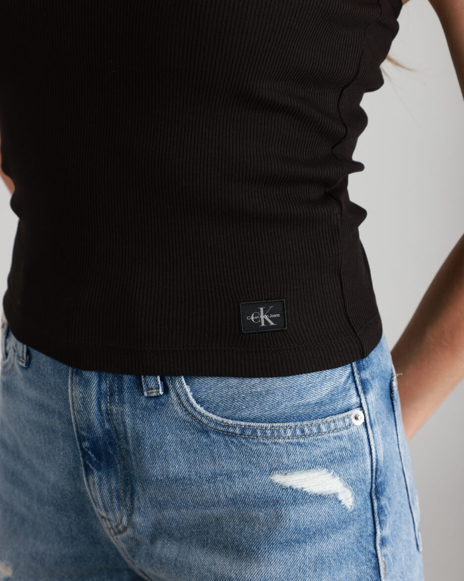 ⁦קרופ טופ ללא שרוולים Calvin Klein⁩ – תמונה ⁦15⁩