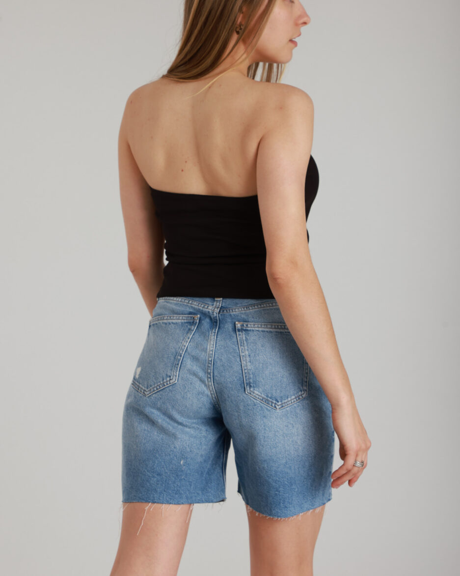 ⁦קרופ טופ ללא שרוולים Calvin Klein⁩ – תמונה ⁦12⁩