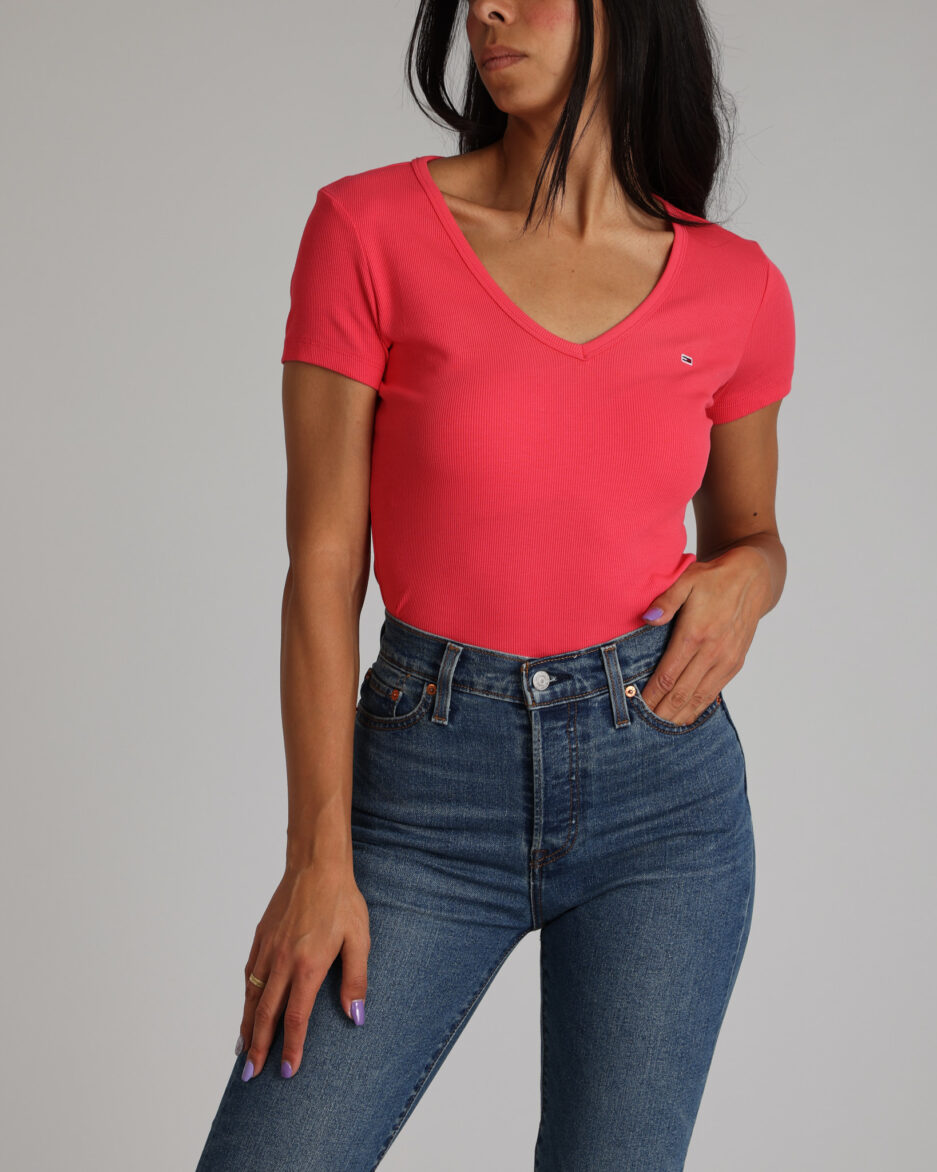⁦חולצת נשים Tommy Hilfiger Essential V-Neck Slim Fit⁩ – תמונה ⁦5⁩