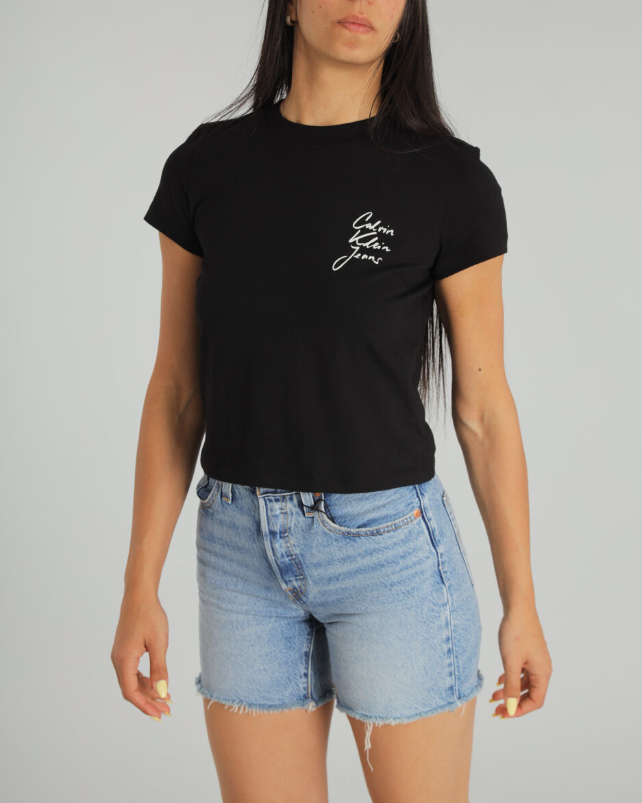 ⁦חולצת נשים סלימפיט מבית Calvin Klein⁩ – תמונה ⁦2⁩