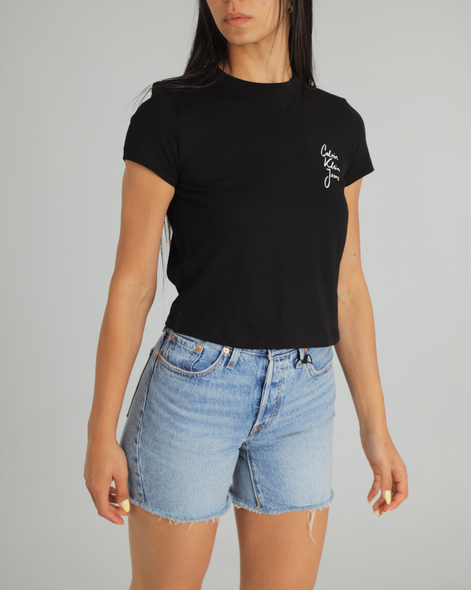 ⁦חולצת נשים סלימפיט מבית Calvin Klein⁩ – תמונה ⁦6⁩