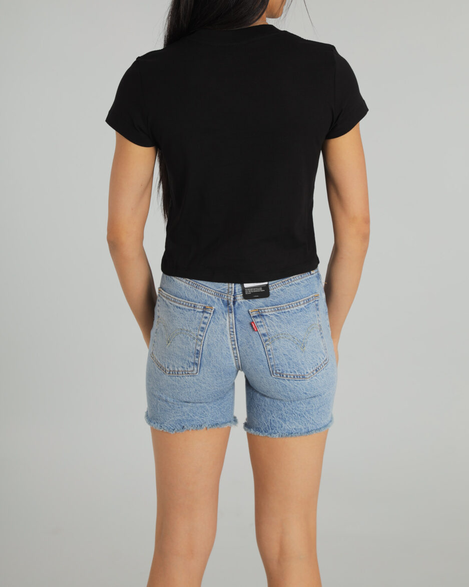 ⁦חולצת נשים סלימפיט מבית Calvin Klein⁩ – תמונה ⁦3⁩