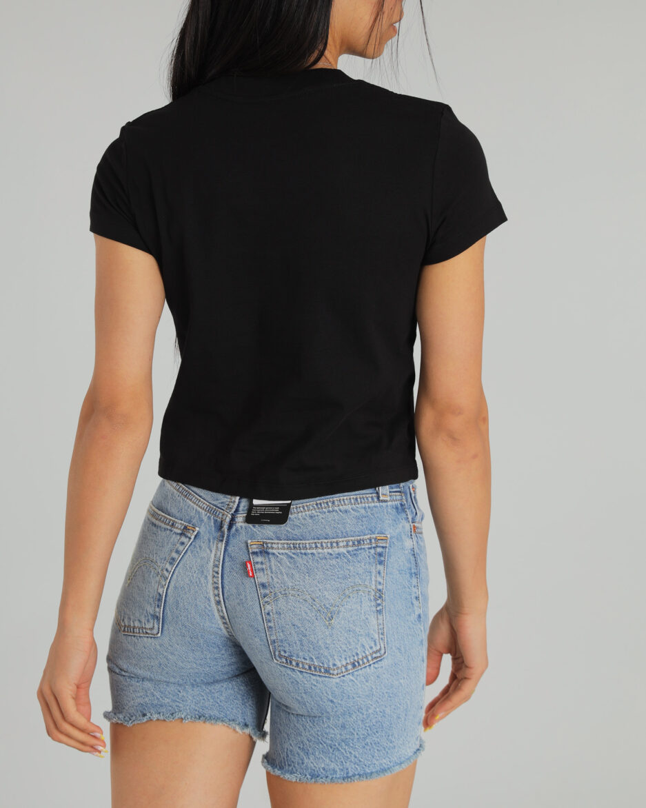 ⁦חולצת נשים סלימפיט מבית Calvin Klein⁩ – תמונה ⁦7⁩