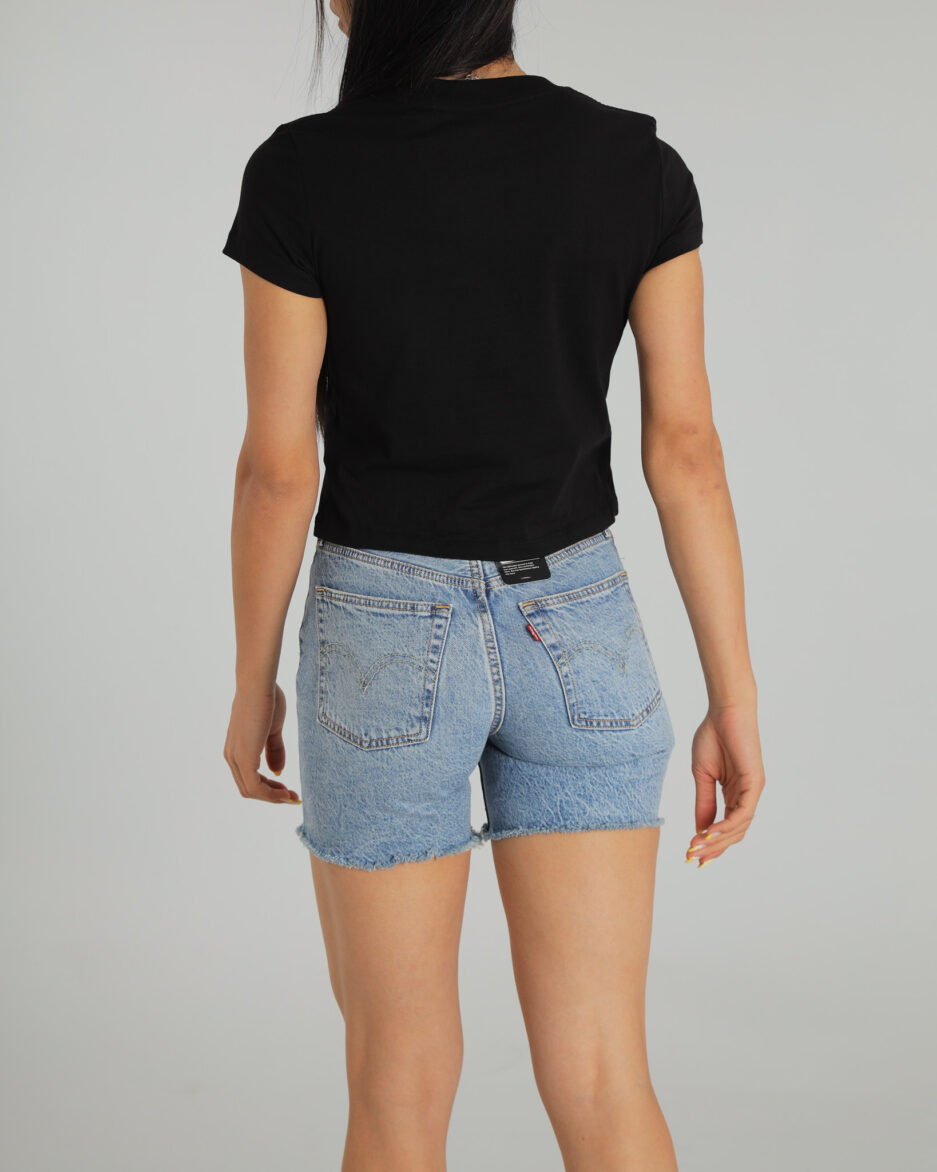 ⁦חולצת נשים סלימפיט מבית Calvin Klein⁩ – תמונה ⁦8⁩