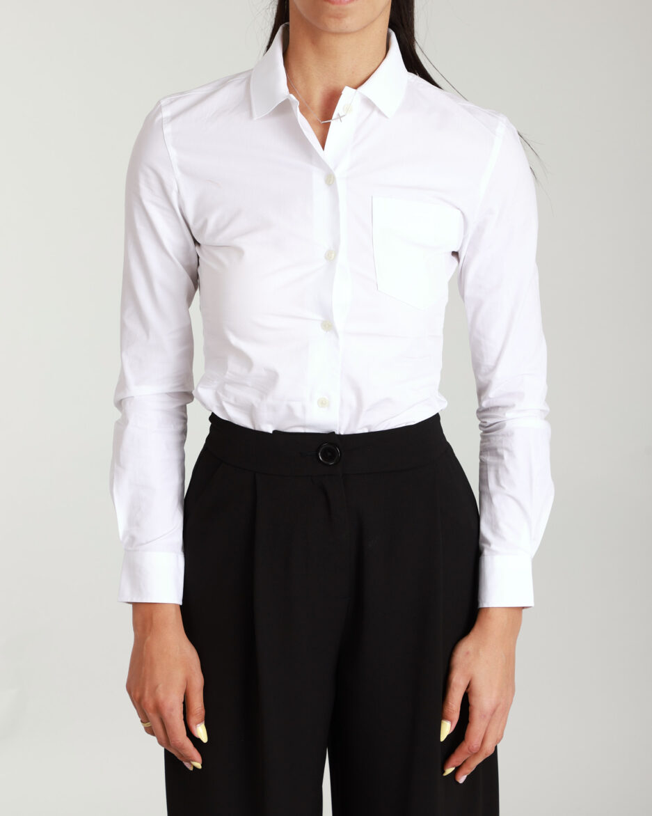 ⁦חולצת פופלין סטרץ' בגזרת Slim לנשים – Lacoste⁩ – תמונה ⁦7⁩