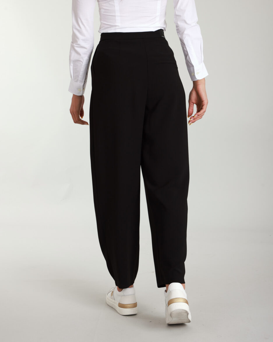 ⁦חולצת פופלין סטרץ' בגזרת Slim לנשים – Lacoste⁩ – תמונה ⁦8⁩