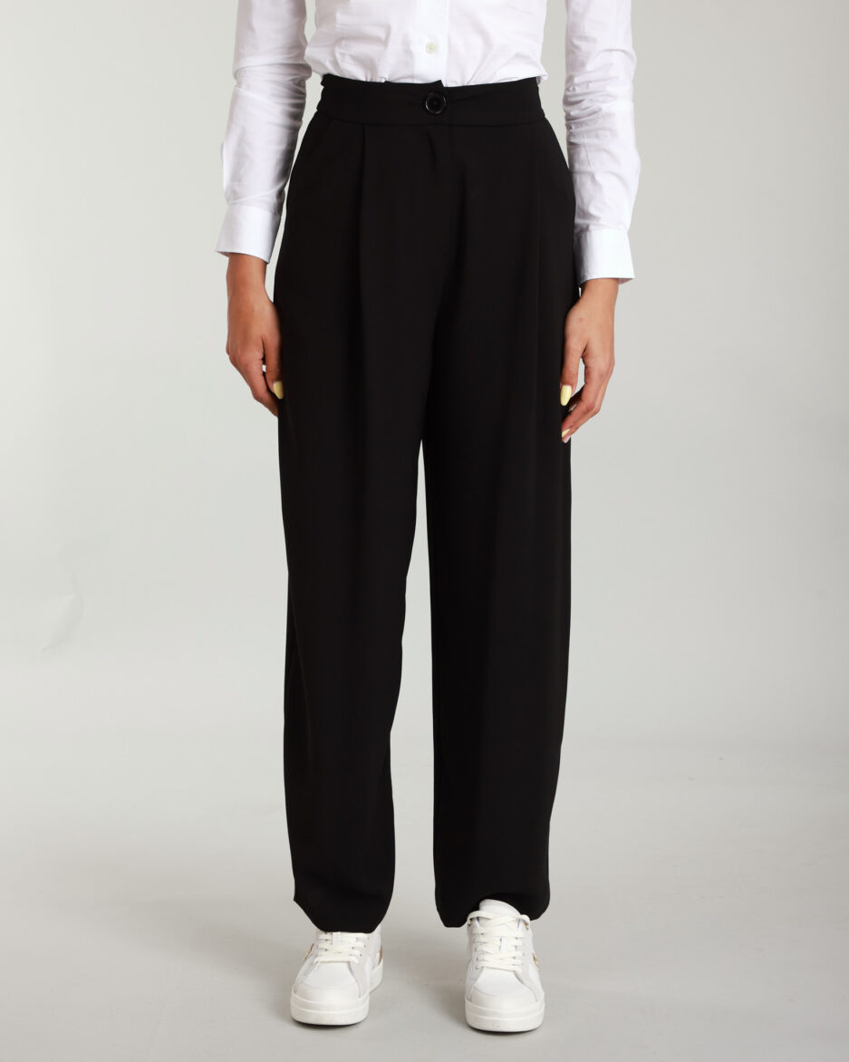 ⁦חולצת פופלין סטרץ' בגזרת Slim לנשים – Lacoste⁩ – תמונה ⁦3⁩
