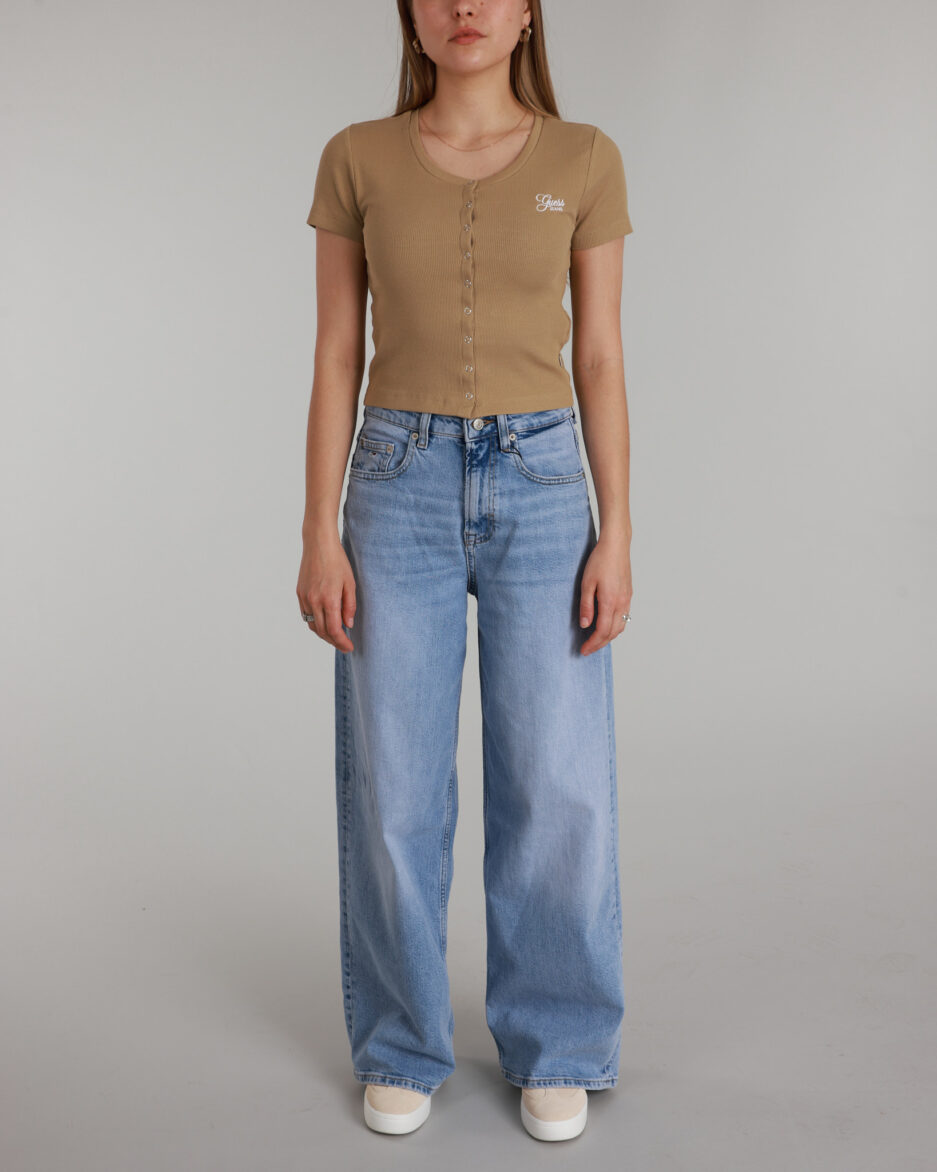 ⁦טופ קצר עם כפתורים ולוגו רקום GUESS לנשים – גזרת Slim⁩ – תמונה ⁦9⁩