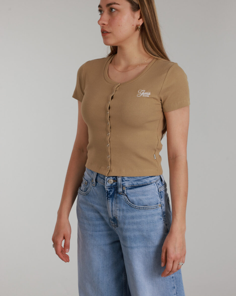 ⁦טופ קצר עם כפתורים ולוגו רקום GUESS לנשים – גזרת Slim⁩ – תמונה ⁦4⁩