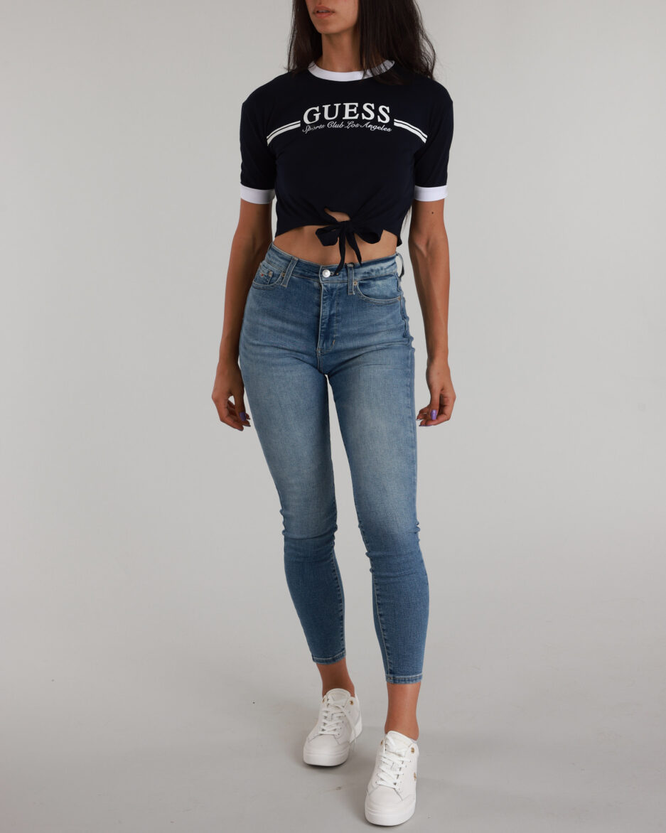 ⁦טי שירט עם לוגו וקשר לנשים מבית GUESS⁩ – תמונה ⁦11⁩