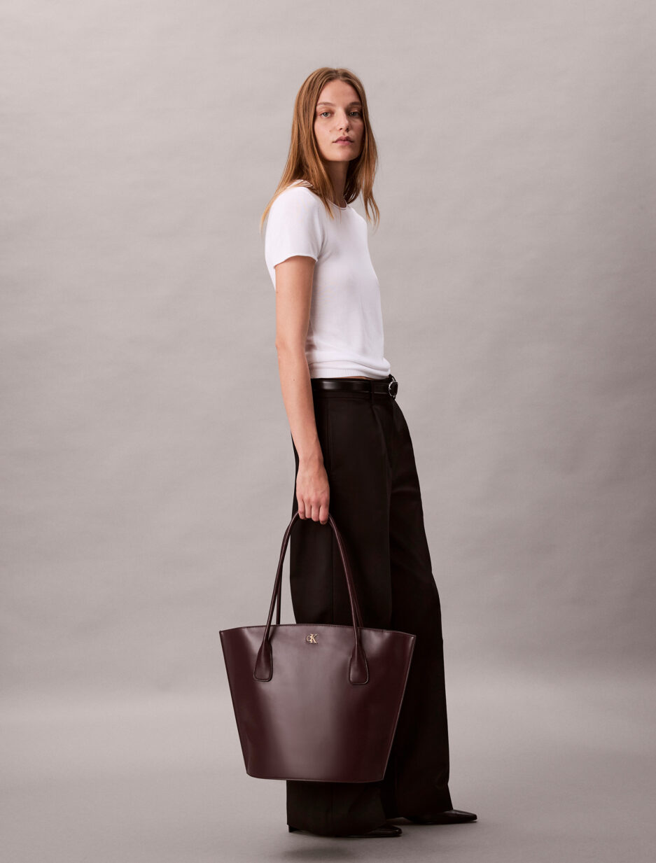 ⁦תיק Tote Calvin Klein⁩ – תמונה ⁦2⁩
