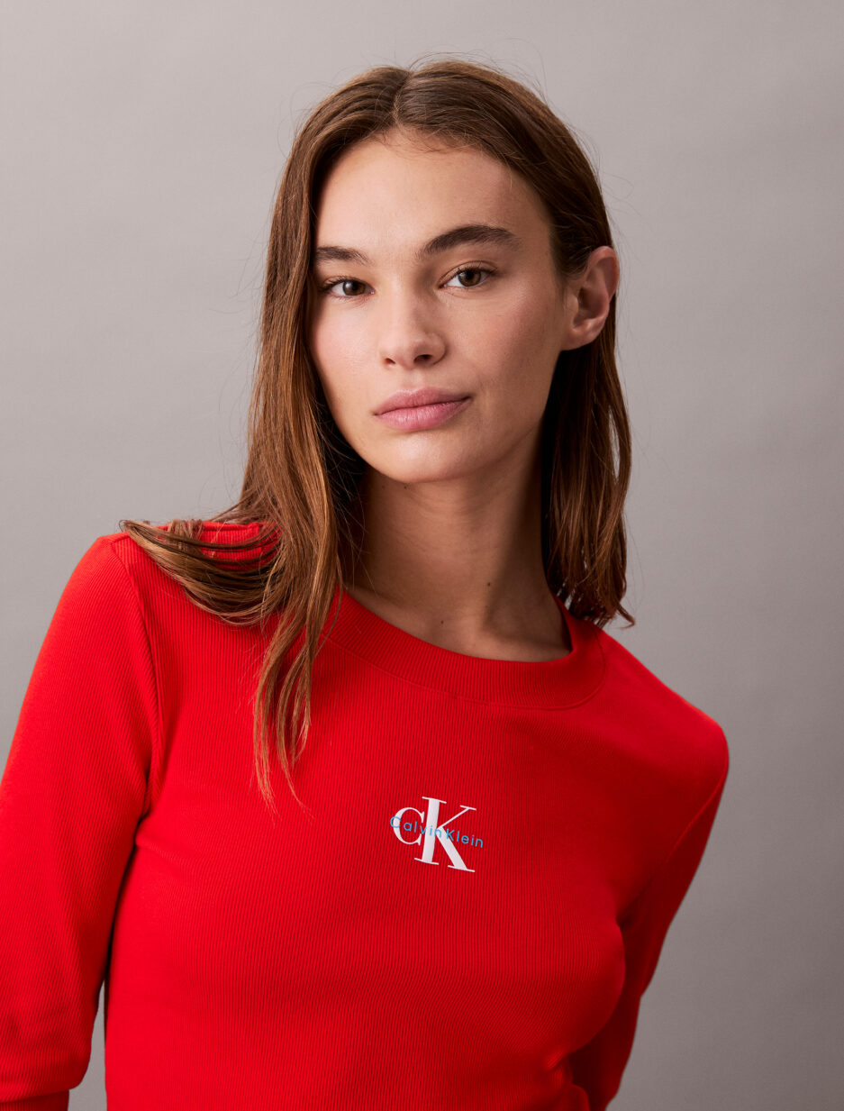 ⁦Calvin Klein Baby Tee אדום⁩ – תמונה ⁦4⁩