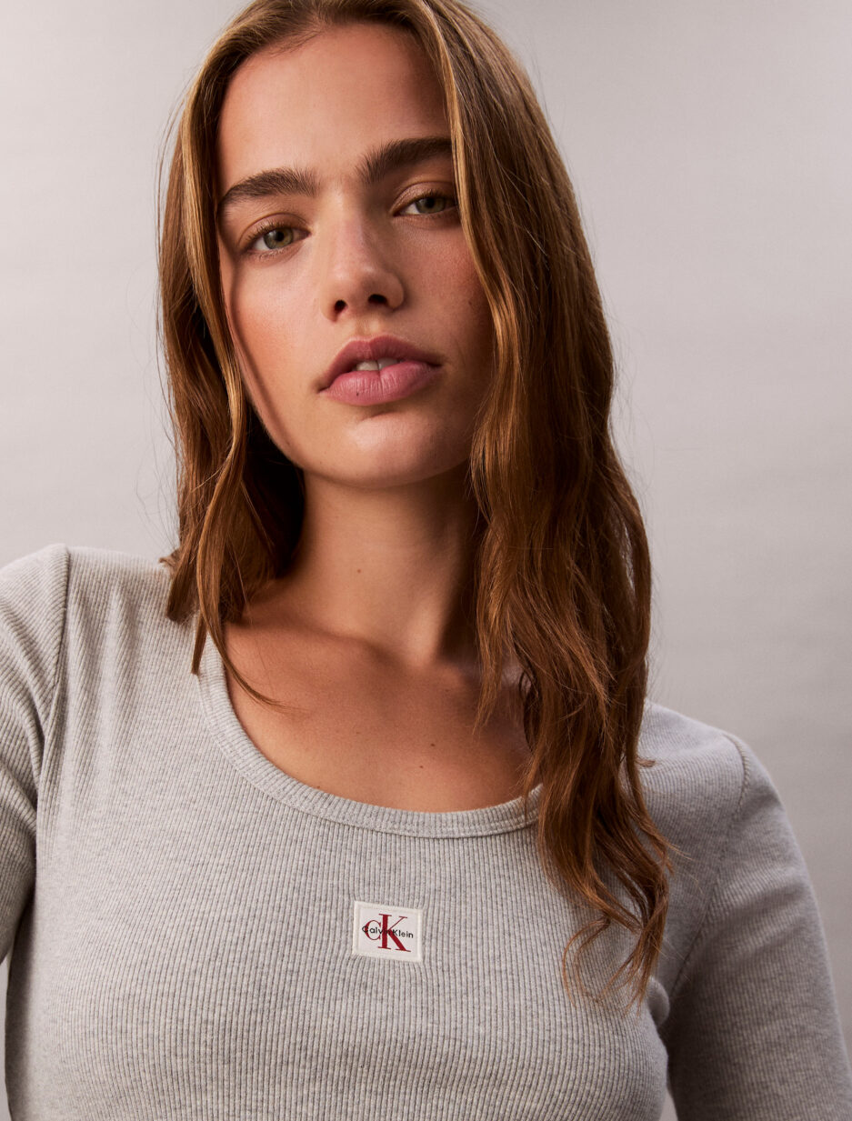 ⁦טישרט Calvin Klein⁩ – תמונה ⁦2⁩