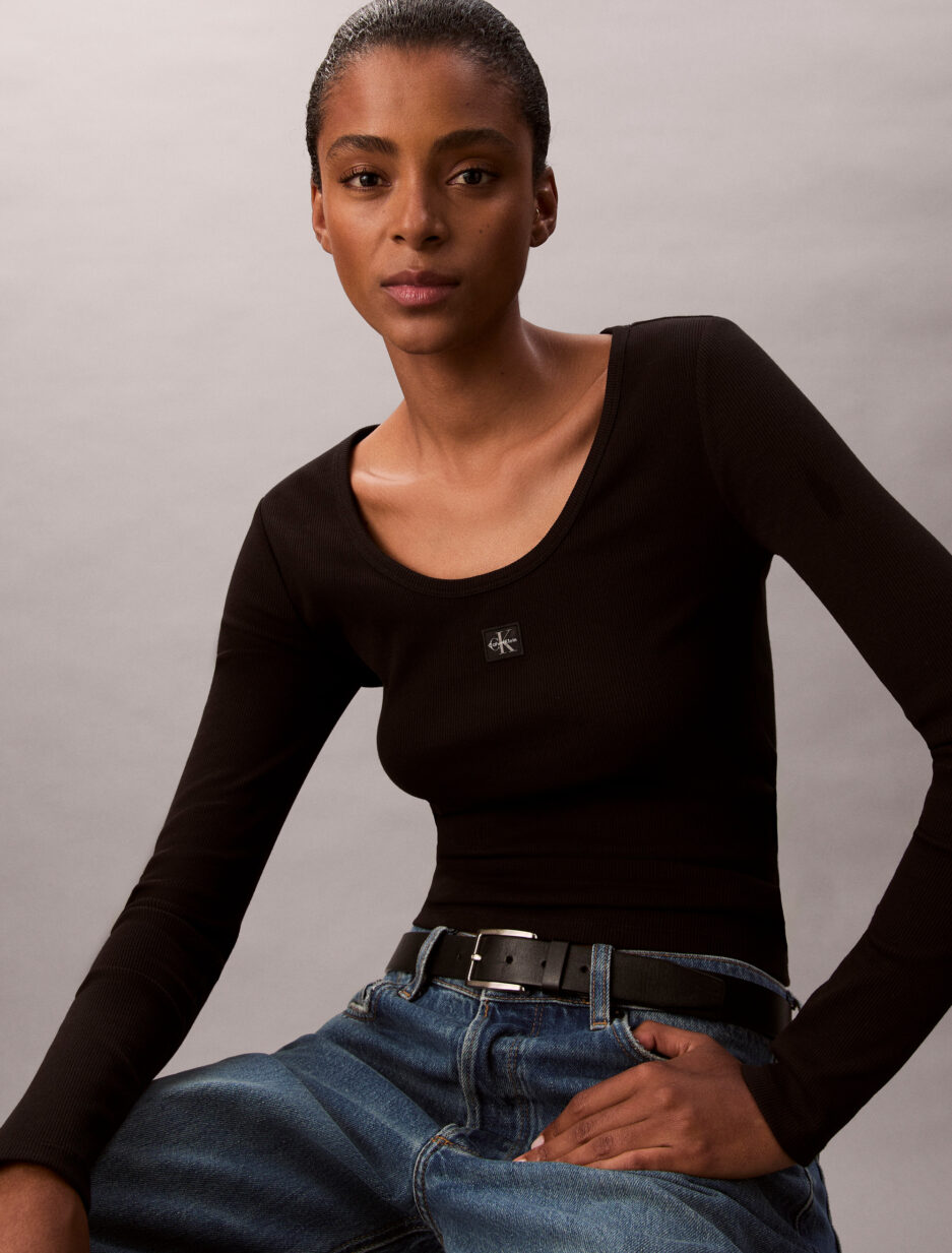 ⁦חולצת Calvin Klein שחור Rib﻿⁩ – תמונה ⁦4⁩